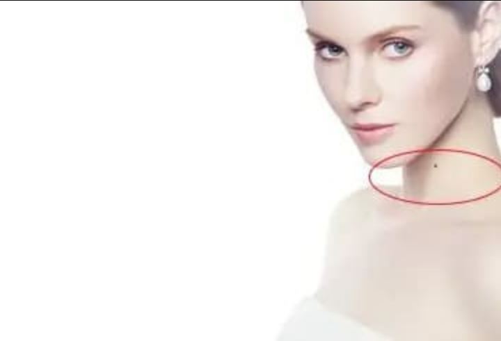 Nếu trên cơ thể bạn có “ba” nốt ruồi tốt này thì bạn sẽ được hưởng phúc ba đời