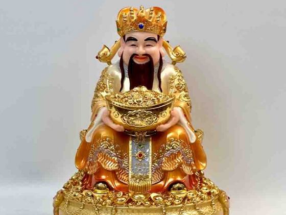 Sự tích thú vị về Thần Tài, lý do đặt tỏi lên ban thờ Thần Tài giúp chiêu tài, giải vận xui