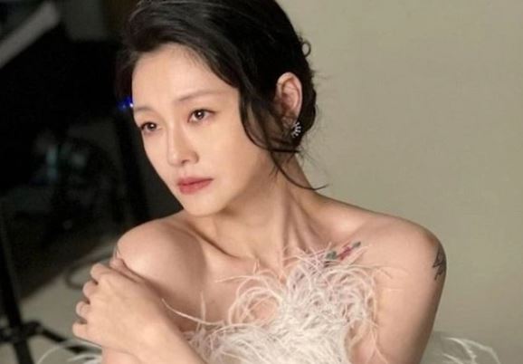 Chi tiết loạt vết tiêm bất thường trên tay Từ Hy Viên khi qua đời làm dấy lên nghi vấn kinh hoàng