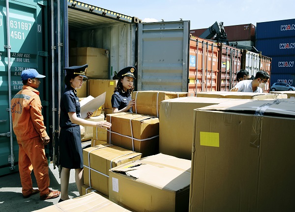 Buôn lậu gia tăng trên nhiều tuyến biên giới