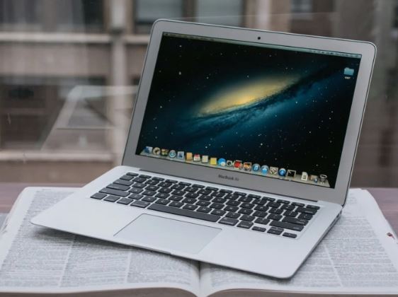 MacBook Air M1 rẻ hơn iPhone 15, giá thấp nhất trong lịch sử, là laptop mỏng nhẹ số 1 cho học sinh sinh viên