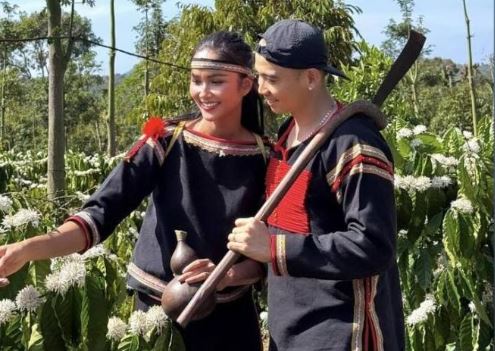 H'Hen Niê nói rõ lí do chọn bạn trai hiện tại, tiết lộ số con muốn sinh