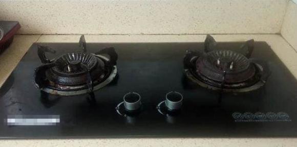 Dù gia đình giàu có đến đâu cũng không được nấu nướng bên trái bếp gas đôi, lý do bạn nên biết