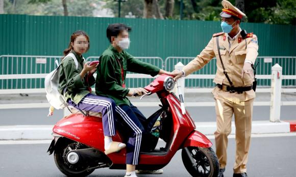 Năm 2025, đủ tuổi nhưng không có bằng lái phạt bao nhiêu khi tham gia giao thông?