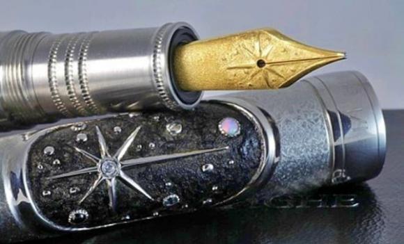 Choáng váng trước những chiếc bút làm từ ‘sắt của trời’ hơn 4 tỷ năm tuổi, có giá cao ngất