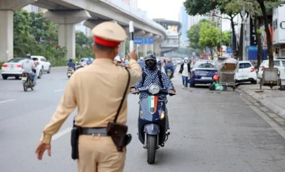 Người dân đi xe máy vi phạm lỗi này sẽ bị phạt tới 10 triệu, mọi người vẫn hay chủ quan