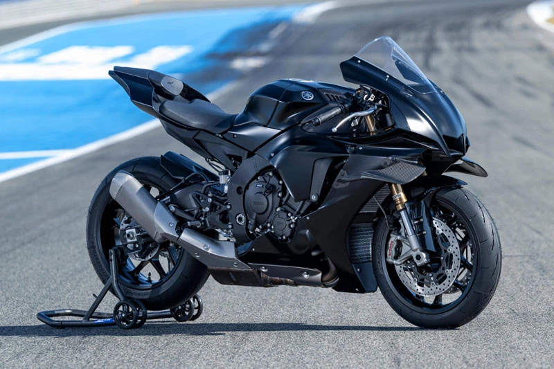 Yamaha YZF-R1 Race 2025.