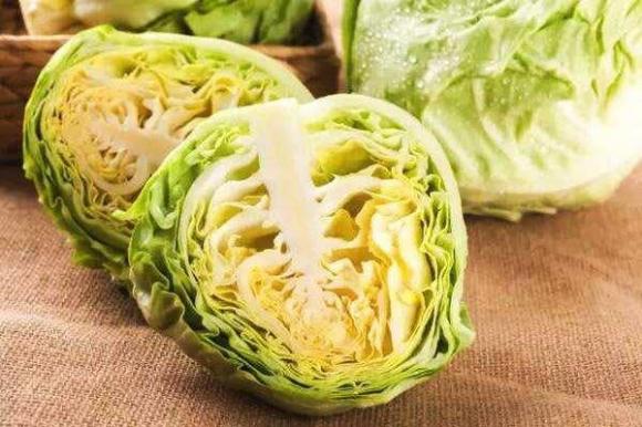 Sau khi bẻ sạch từng lớp bắp cải, bạn có cần rửa phần lá bên trong không? Dạy bạn cách xử lý chính xác