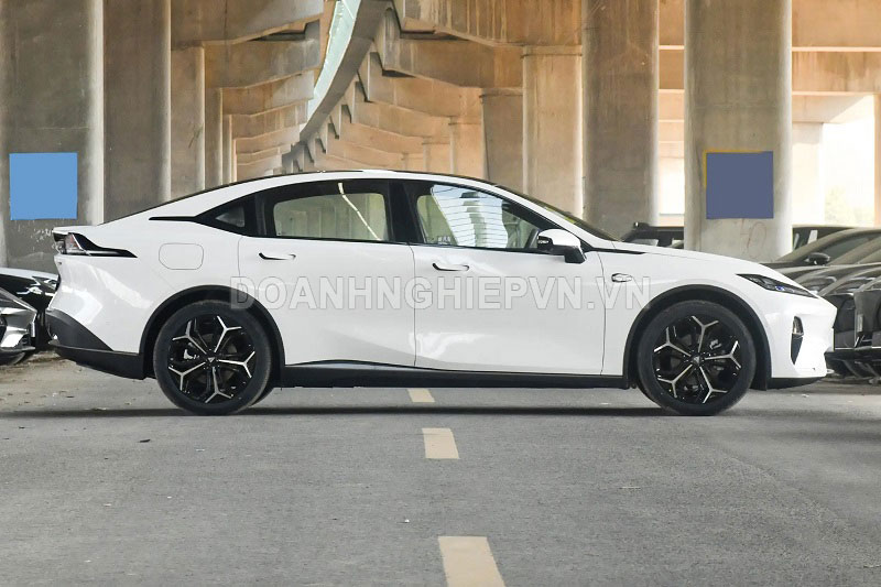 Xe sedan ‘trên cơ’ Toyota Camry, nhiều công nghệ tối tân, tiết kiệm xăng hơn xe máy, giá chưa tới 500 triệu đồng