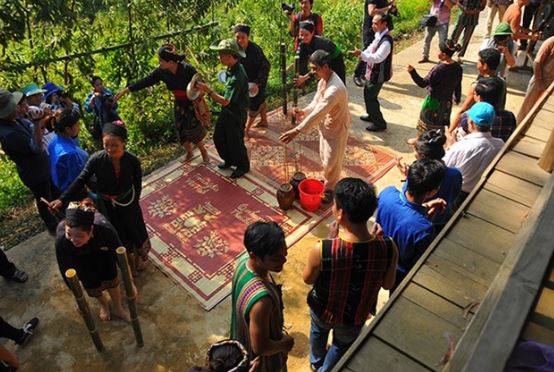 Bí ẩn dân tộc ít người nhất Việt Nam: Nhiều người chưa từng nghe tên, có tục đẻ ngồi góc nhà kỳ lạ