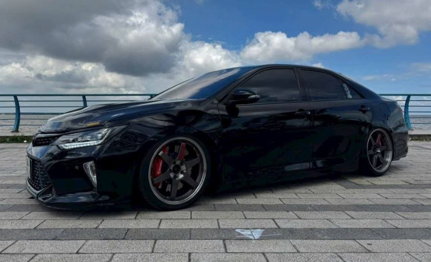 Toyota Camry 2018 kèm gói độ khủng bất ngờ rao bán chỉ ngang đàn em Vios "đập hộp"