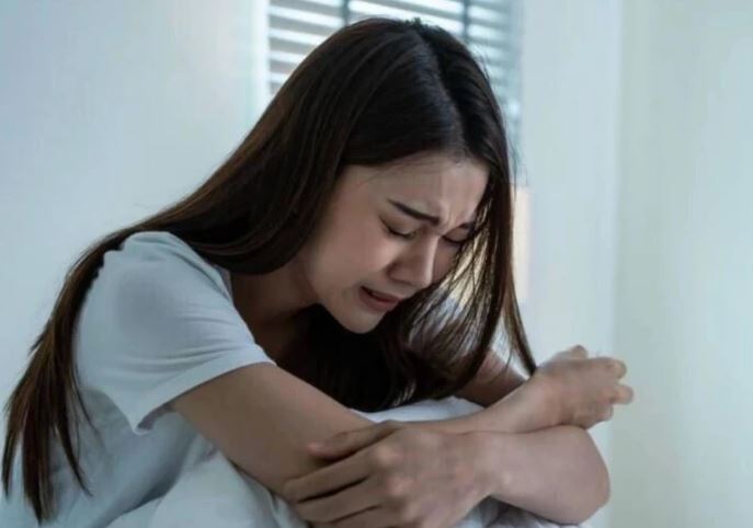 Mẹ chồng ôm chân tóe máu giữa cơn mưa, tôi bàng hoàng khi bị đổ lỗi oan