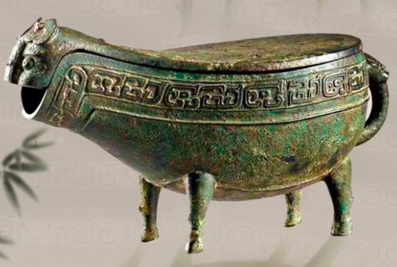 Bị rắn cắn, lão nông vác cuốc trả thù nhưng chẳng ngờ đào được kho báu tầm cỡ quốc gia: Cảnh sát ập đến!