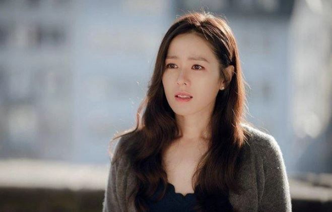 Mẹ chồng ép cháu ăn đến trớ, con dâu uất nghẹn bế con bỏ đi giữa đêm