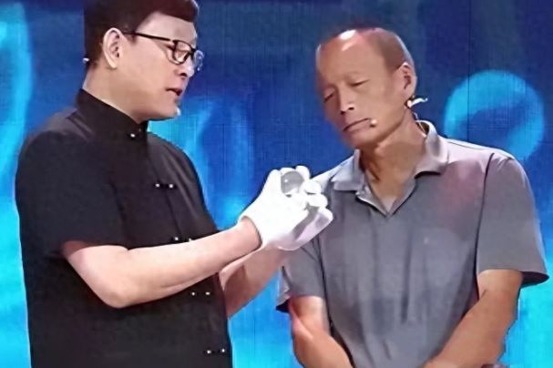 Lão nông đào được báu vật trị giá 34 tỷ đồng trong nhà, tưởng đổi đời sau 1 đêm thì sốc khi nghe chuyên gia phán 1 câu