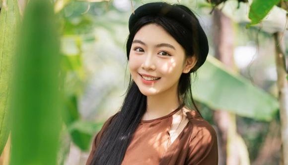 Con gái Quyền Linh trong hình ảnh mới: Nhan sắc nức nở, thần thái kiêu sa chuẩn tiểu thư