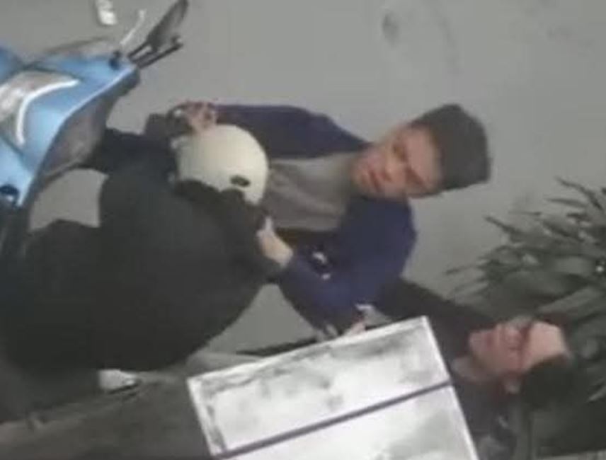 Vụ tài xế Lexus hành hung shipper khuyết tật: Người ngồi trên xe có phải là đồng phạm trong vụ án?