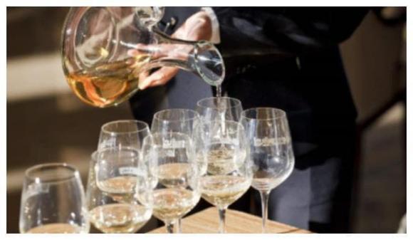 Khi Sếp nói: Không uống rượu không nể mặt tôi, người chỉ số EQ thấp mới nói phải 'lái xe', dạy bạn 3 chiêu này