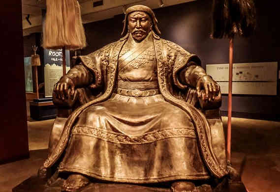 B&#xED; m&#x1EAD;t l&#x1EA1; l&#xF9;ng trong &#x111;&#x1EDD;i s&#x1ED1;ng ch&#x103;n g&#x1ED1;i c&#x1EE7;a Th&#xE0;nh C&#xE1;t T&#x1B0; H&#xE3;n