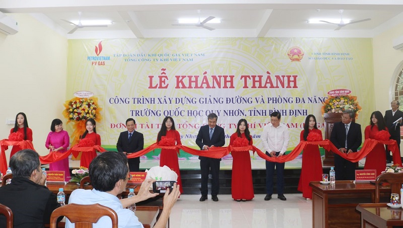 PV GAS bàn giao giảng đường và phòng đa năng cho Trường Quốc học Quy Nhơn