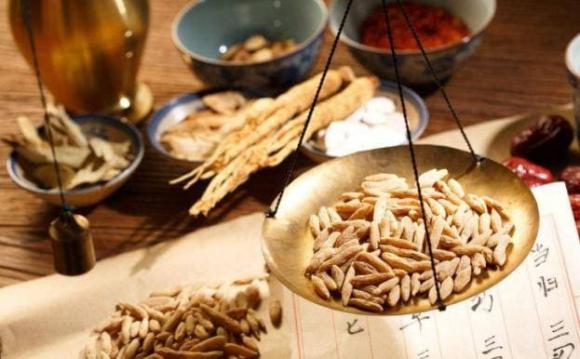 Có câu: 'Nếu có ba thứ dưới gầm giường, gia đình sẽ tan vỡ, nhân tâm ly tán, cụ thể ba thứ này là gì?