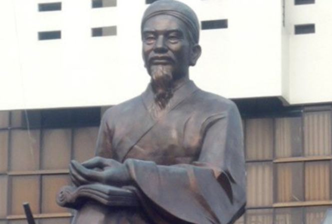 Danh nhân văn hóa duy nhất của Việt Nam được suy tôn làm thánh của một tôn giáo chính thức