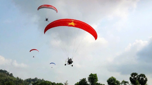 Lần đầu tiên An Giang tổ chức giải dù lượn TP Hồ Chí Minh mở rộng