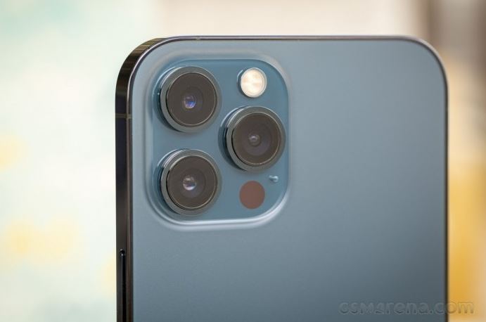 iPhone 12 Pro Max rẻ như cho sau Tết, vẫn đỉnh nóc về thiết kế, cũ nhưng mượt như Galaxy S24 Ultra