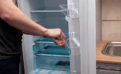 Nếu tủ lạnh bẩn, đừng dùng nước sạch để lau, sau đây là phương pháp đơn giản giúp tủ lạnh sạch sẽ và không còn mùi hôi ngay lập tức