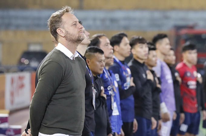 CAHN gây thất vọng, HLV Polking phản ứng bất ngờ về Nguyễn Filip