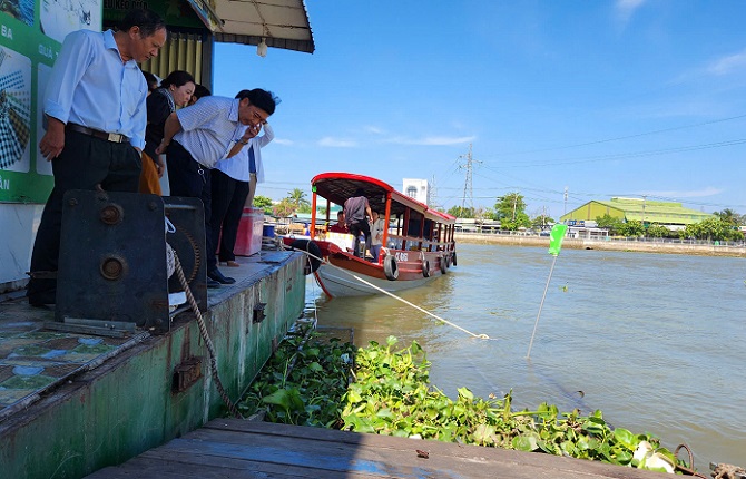 Cần Thơ: Để khách du lịch rơi xuống sông, điểm dừng chân Khởi My bị đình chỉ hoạt động