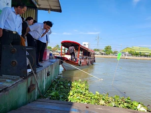 Cần Thơ: Để khách du lịch rơi xuống sông, điểm dừng chân Khởi My bị đình chỉ hoạt động