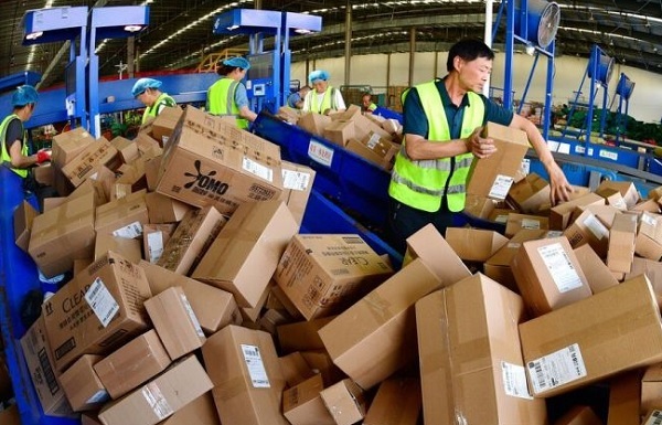 Triển khai thu thuế hàng nhập khẩu giá trị nhỏ qua chuyển phát nhanh