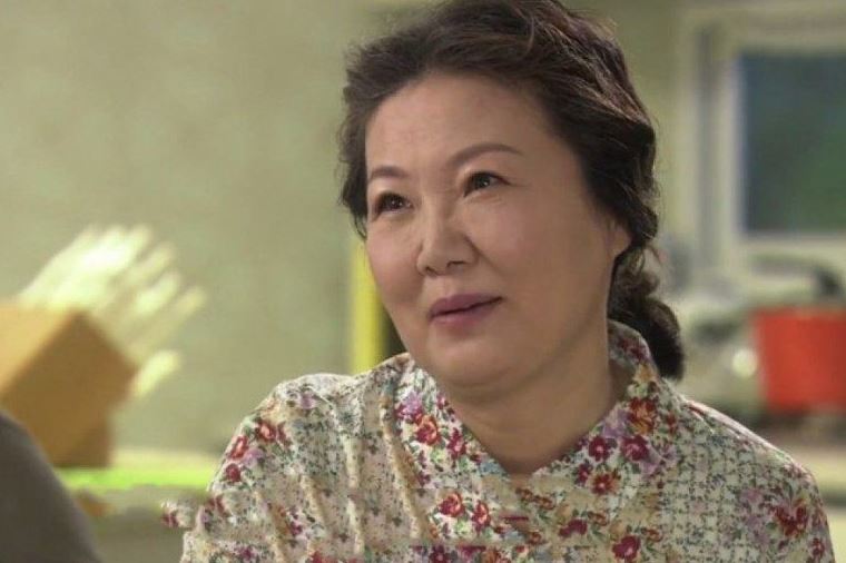 Ăn cơm với khế suýt nhập viện, mẹ chồng tôi chết lặng khi nhìn hóa đơn viện phí