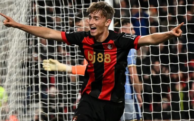 Sir Jim Ratcliffe ra tối hậu thư, Man United chốt giá chiêu mộ bom tấn được cả châu Âu săn đón