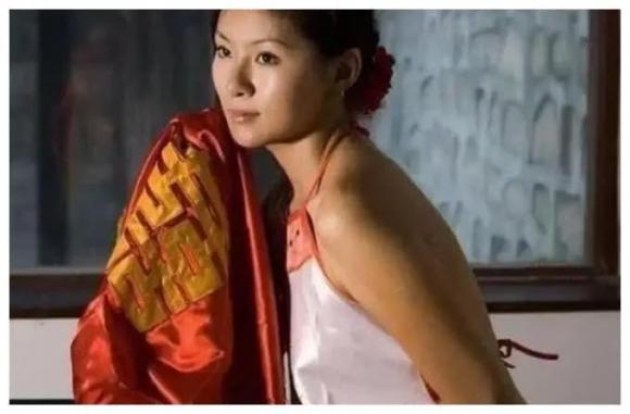 Thời xa xưa, khi chưa có đồ lót, phụ nữ mặc gì để 'bảo vệ'?