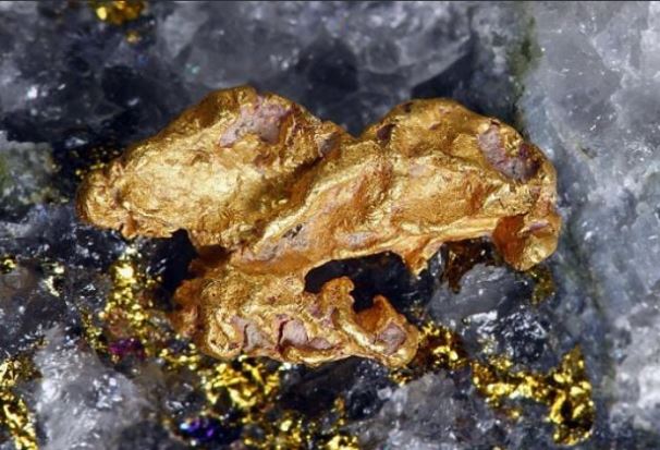 Mũi khoan 2.000m nhận cảnh báo nhưng quyết không dừng và khoan thêm 1.000m, 1 phút sau công trường vỡ òa, siêu kho báu lộ diện nhờ công nghệ cao