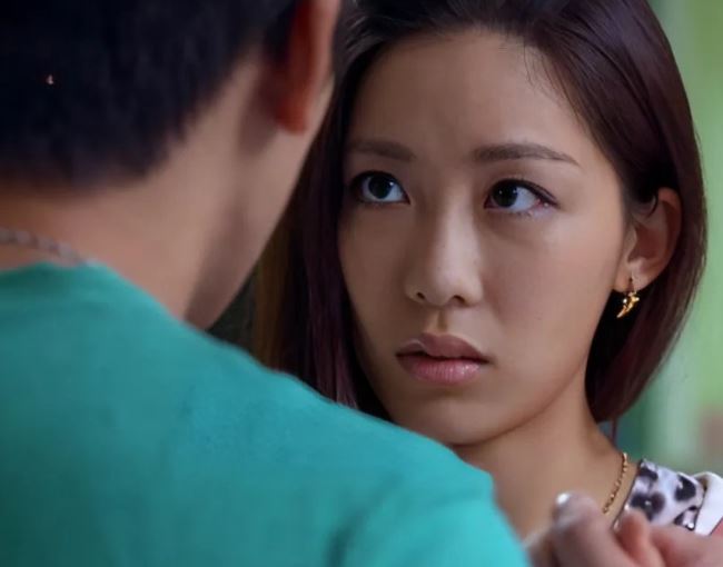 &#xC9;p v&#x1EE3; ngh&#x1EC9; vi&#x1EC7;c &#x111;&#x1EC3; ch&#x103;m em g&#xE1;i ch&#x1ED3;ng &#x1EDF; c&#x1EEF;, quy&#x1EBF;t &#x111;&#x1ECB;nh c&#x1EE7;a c&#xF4; &#x1EA5;y khi&#x1EBF;n t&#xF4;i h&#x1ED1;i h&#x1EAD;n c&#x1EA3; &#x111;&#x1EDD;i