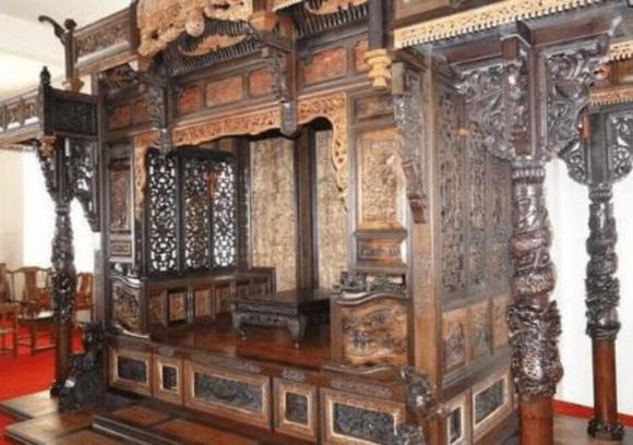 B&#x1ECF; 70 t&#x1EF7; mua chi&#x1EBF;c gi&#x1B0;&#x1EDD;ng l&#xE0;m t&#x1EEB; g&#x1ED7; qu&#xFD; kh&#x1EAF;c 55 con r&#x1ED3;ng, 14 n&#x103;m sau v&#x1ECB; &#x111;&#x1EA1;i gia &#x111;&#x1ECB;nh gi&#xE1; &#x27;b&#xE1;u v&#x1EAD;t&#x27; l&#xEA;n t&#x1EDB;i 1700 t&#x1EF7; &#x111;&#x1ED3;ng