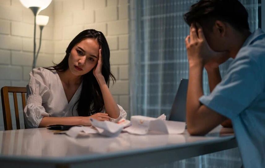 Chồng cũ vẫn chưa tái hôn, lý do anh đưa ra khiến tôi sững sờ đánh rơi ly nước