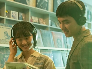 Những chuyện tình vượt thời gian trên màn ảnh: Khi yêu thương xóa nhòa mọi khoảng cách
