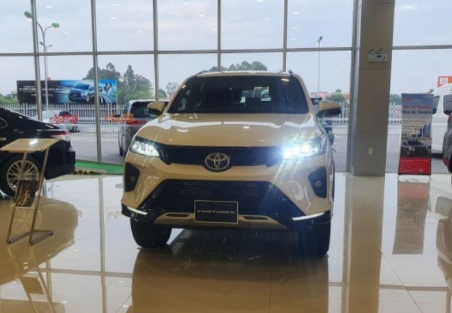 Giá lăn bánh Toyota Fortuner giữa tháng 2/2025 đang ‘cực mềm’, đại chiến Ford Everest và Santa Fe