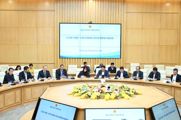 Doanh nghiệp Thuỵ Điển muốn đầu tư 1 tỷ USD vào dự án sản xuất vải tại Bình Định