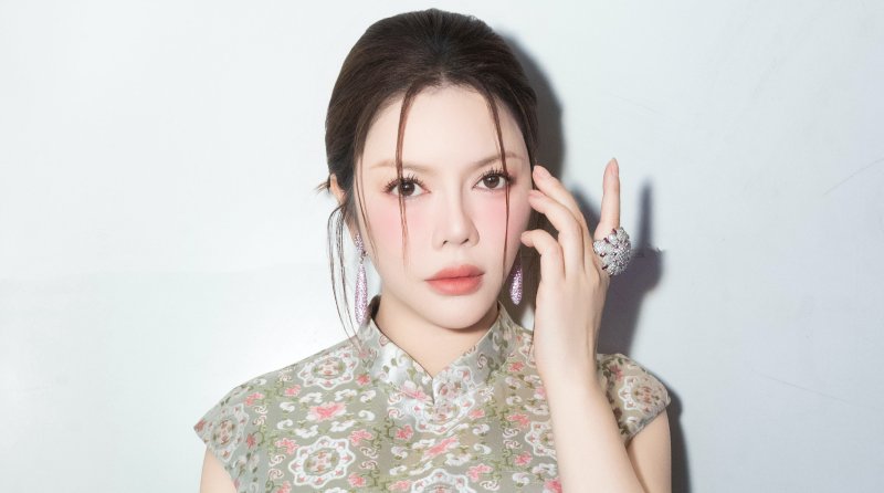 Lý Nhã Kỳ xuất hiện xinh đẹp với trang sức 30 tỷ đồng