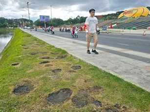 Đà Lạt mong du khách không ‘tiếp tay’ cho hàng rong tự phát quanh hồ Xuân Hương