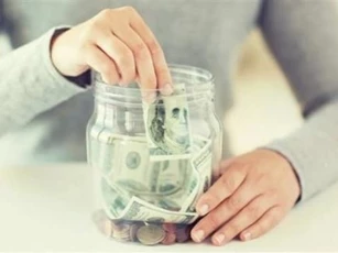 3 loại tiền cần phải 'giấu kín' ở tuổi trung niên, giữ bí mật để tránh gặp phải những rủi ro không đáng có
