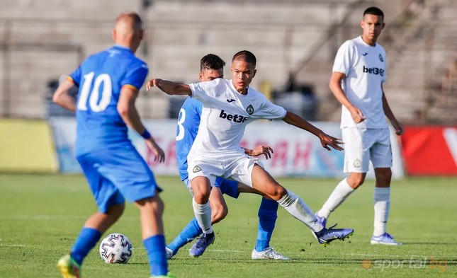 Sao gốc Việt tạo địa chấn ở châu Âu: Từng lọt tầm ngắm của Barcelona, ĐT Việt Nam hết cơ hội?