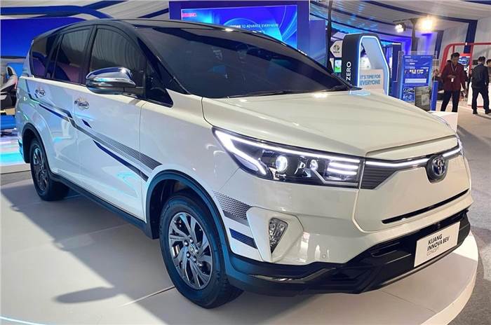 Ảnh thực tế 'ông hoàng MPV' Toyota Innova EV hoàn toàn mới: Thiết kế đẹp long lanh, trang bị xịn sò