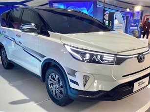 Ảnh thực tế 'ông hoàng MPV' Toyota Innova EV hoàn toàn mới: Thiết kế đẹp long lanh, trang bị xịn sò