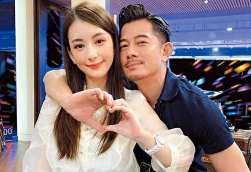 Điểm danh những sao nam Cbiz cưới vợ đáng tuổi con: Quách Phú Thành và Trương Nghệ Mưu có tên